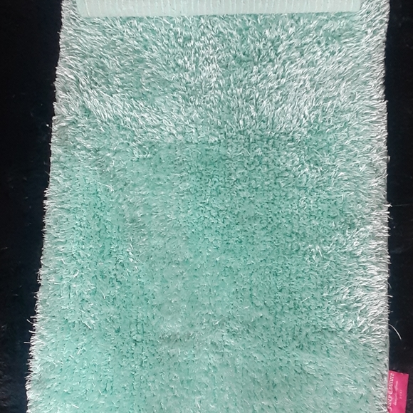 Juicy Couture Plush Bath Rugs (set of 2) - Picture 3 of 7